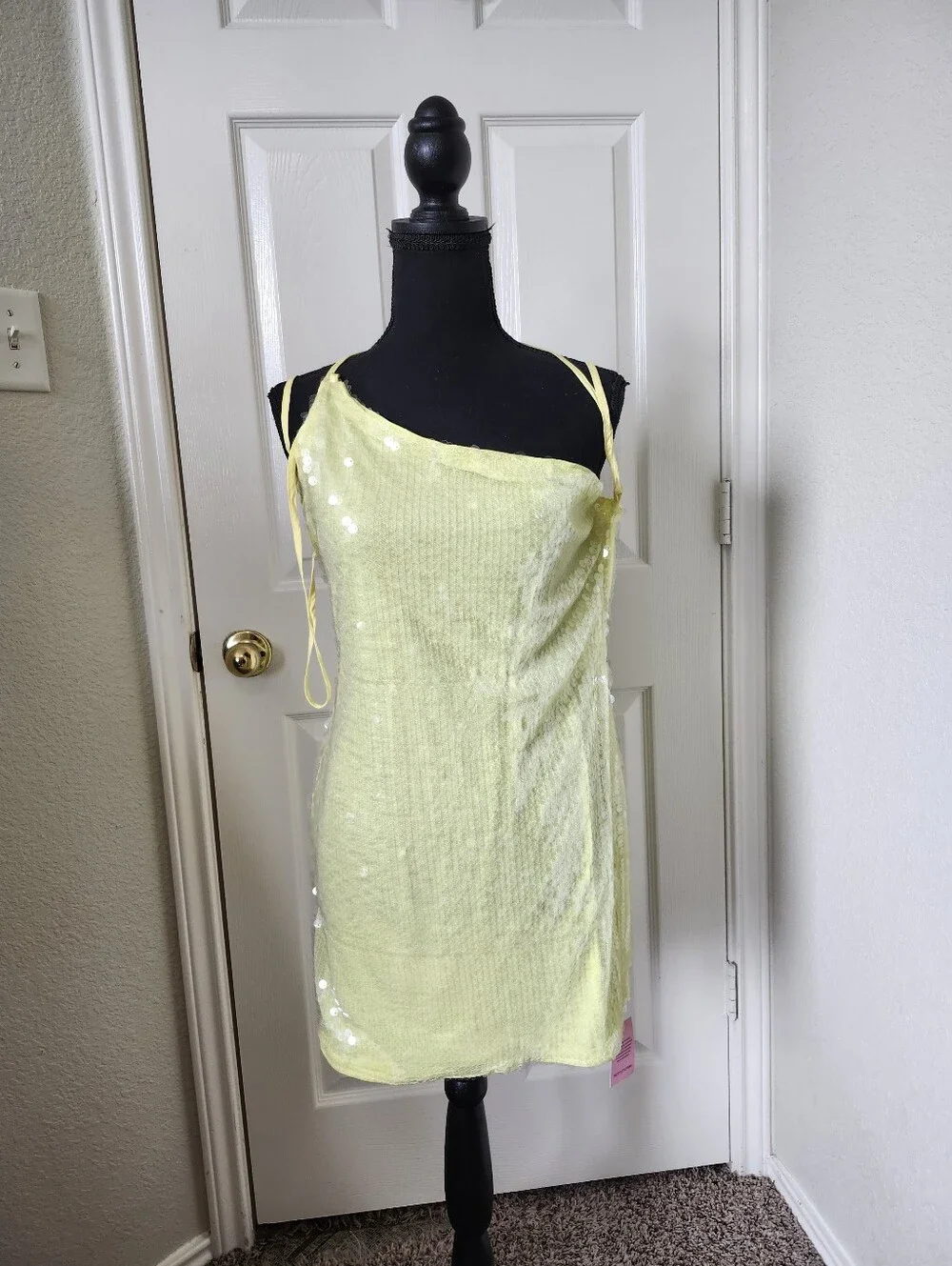 PrettyLittleThing Pastel Yellow Sequin Strappy 1 Shoulder Dress US 10